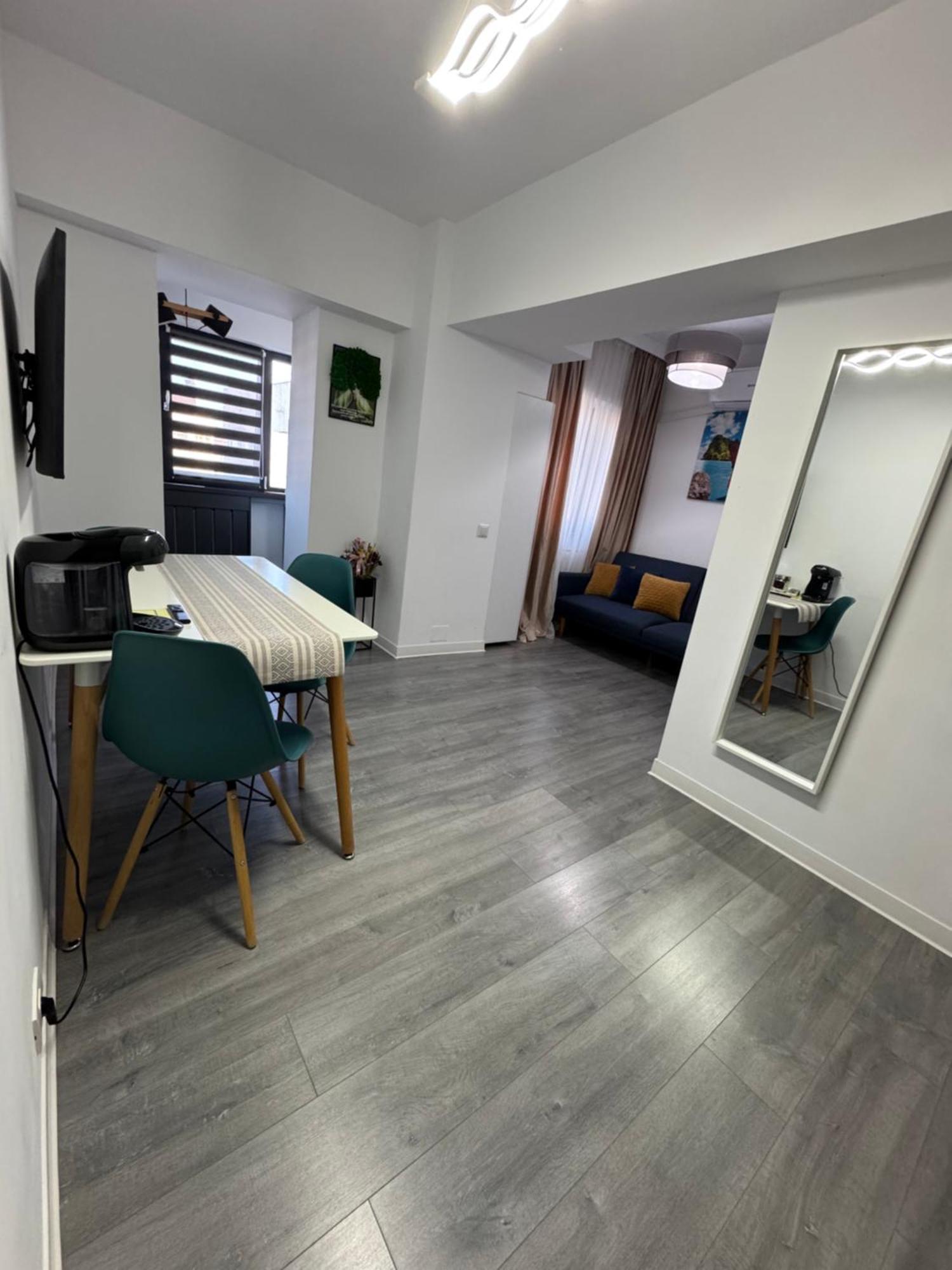 Central Apartment Târgu Jiu Exterior foto